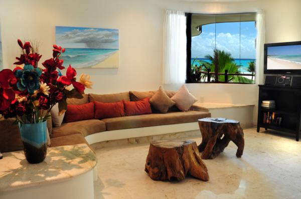 Large Living room with views of the beach - water