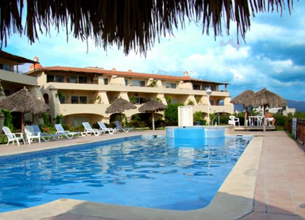 El Anclote pool, jacuzzi & grounds