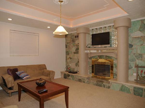 Cozy basement Family Room w/ plasma TV, fireplace