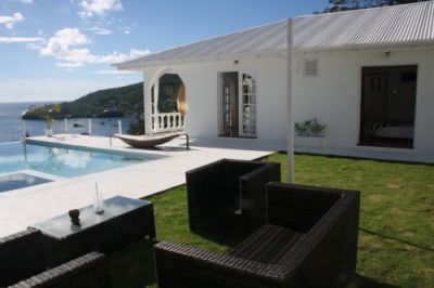 Bequia villa with infinity pool overlooking Bay