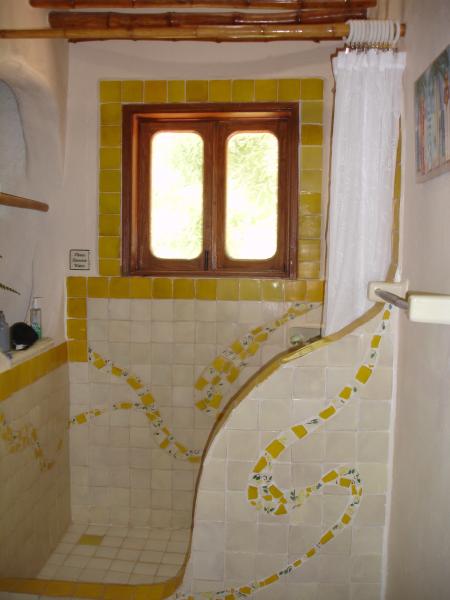 Casa Selvatica Yellow Bathroom