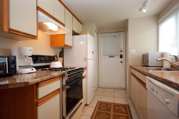 Fully equipped Kitchen-DW.gas stove, full fridge