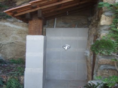 Outdoor shower unit
