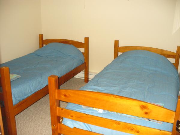 4th Bedroom - 2 Twin Beds