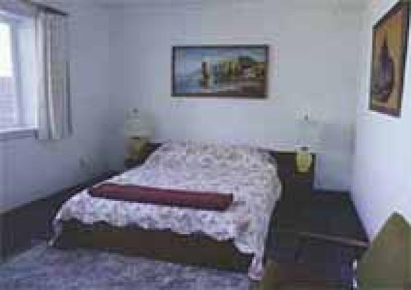 Room with Queen Bed