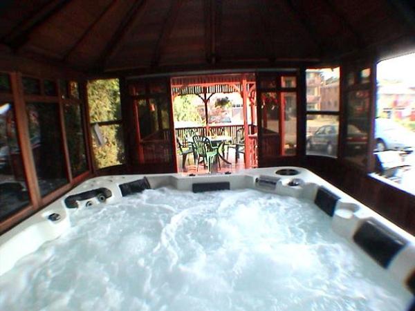 Private Enclosed Hot Tub, Open Year Round