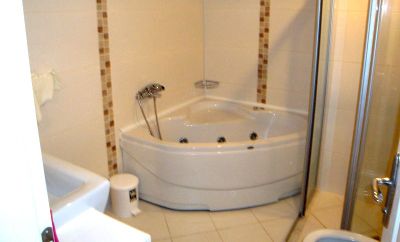 Oasis E 3 Apartment whirlpool bath