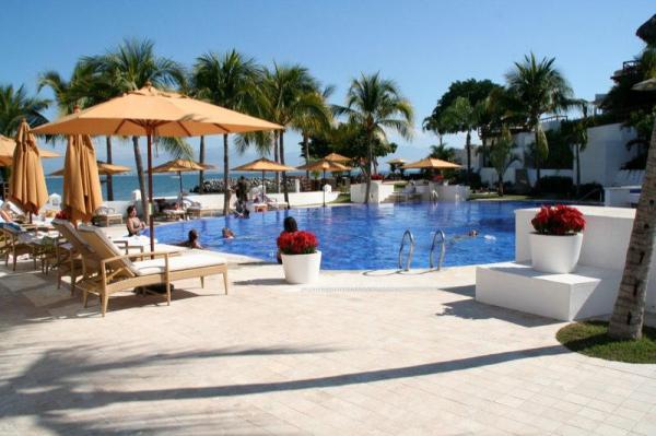 Resort Infinity Pool