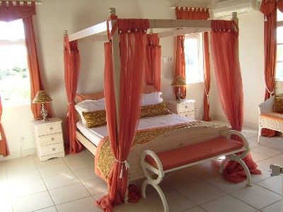Barbados villa with four poster bed