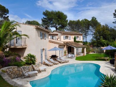Grasse villa with Pool- your home to enjoy Mediterranean sun 