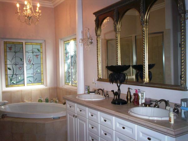 Master bathroom or shall I say Queens Room