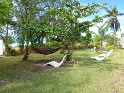 Monraker apartment with sun loungers and hammock
