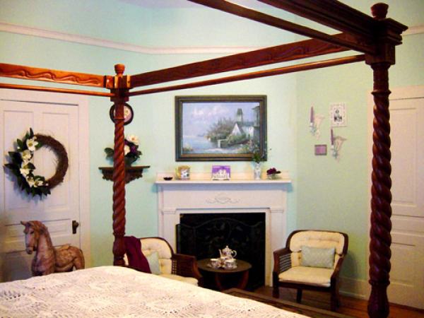 Violets & Magnoliass Bedroom