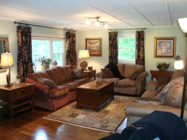 Living Room w/Comfy Sofas, Massage Chair & 50