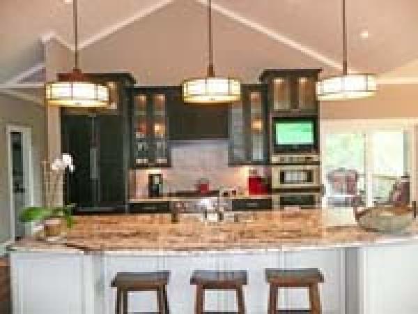 Kitchen-Huge Granite Island-Quality Appliances!