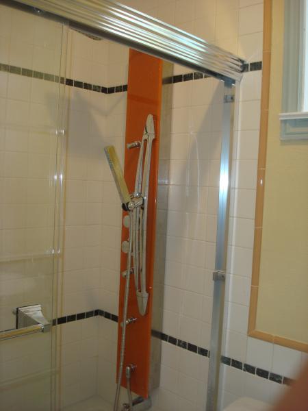 Modern Bath Tub and Shower