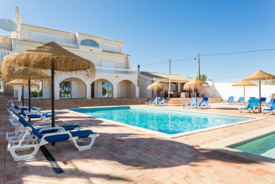 Quinta Oceane sun terrace with pool