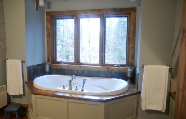 Second bathroom with two person jet tub	