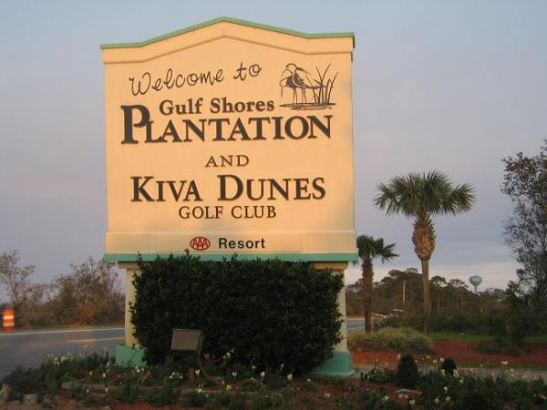 Entrance sign to the Gulf Shores Plantation 