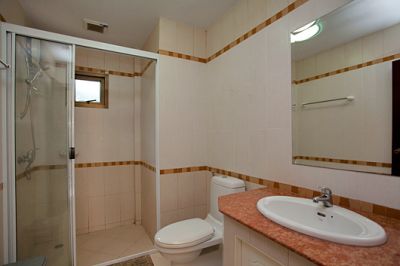 Aquamarine Villa shower room
