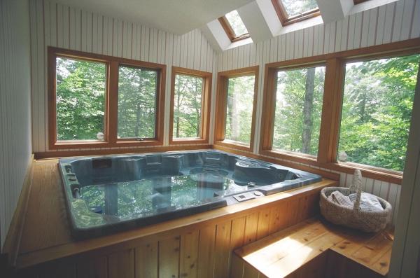 Spa Suite: Hot Tub, Sauna, Sitting Area, Fireplace