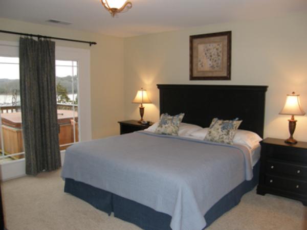Master Suite w/ king size bed