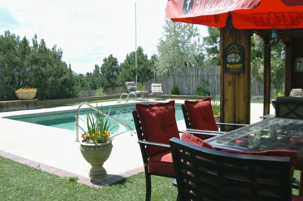 Swimming Pool & Cabana with Picnic Table 