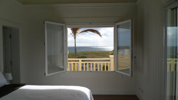 Bedroom with view of sea 