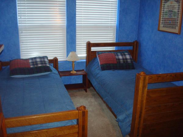 Second Bedroom with Two Twin beds