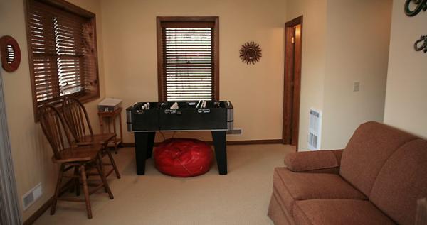 Game room and full bath, access deck/porch swing