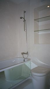 88 AP modern bathroom with power shower