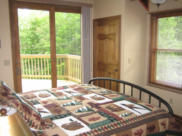 Main:King bed- private access to deck
