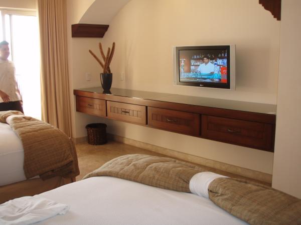Guest Bedroom w/2 Queen Beds, Views Flat screen TV