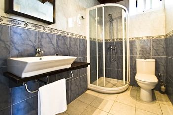 Double Bed Ensuite Walk In Shower