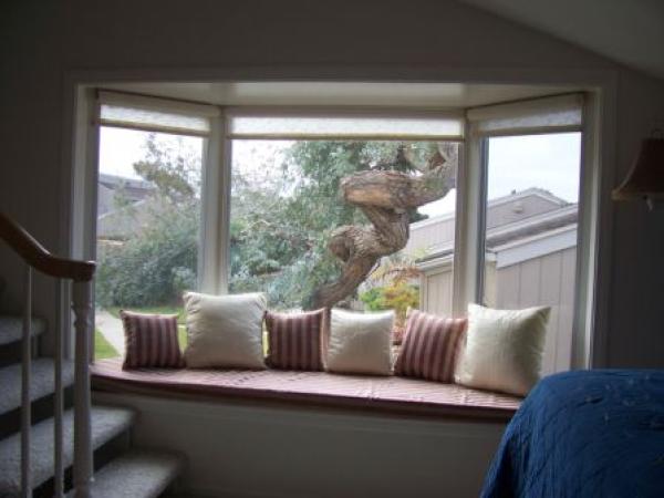 3BR/Loft has garden window
