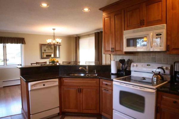 New Kitchen: Modern Appliances & granite counters 