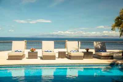 Puesta Del Sol pool and sun loungers
