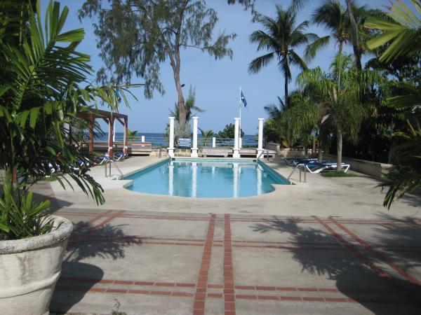 One double bedroom apartment close to the beach