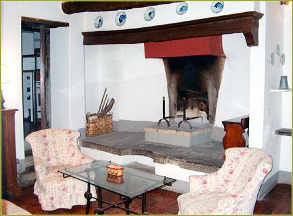 La Menghina: Living Room