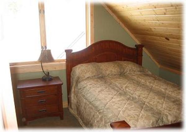 A second bedroom, also with queen size bed 