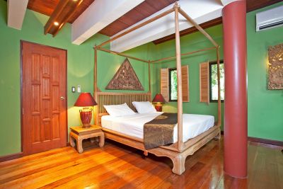 Laemset Lodge green bedroom 