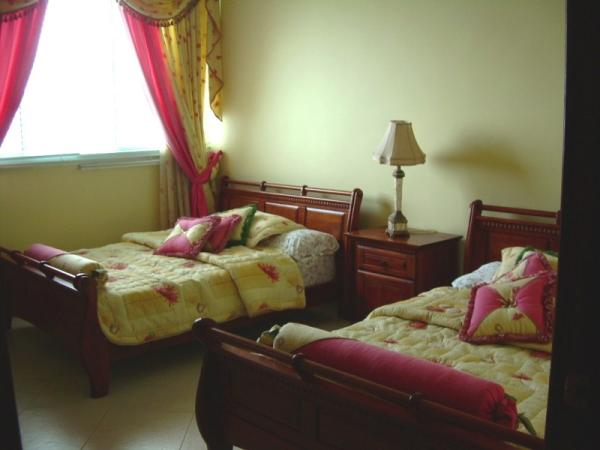 Bedroom with Two Single Beds