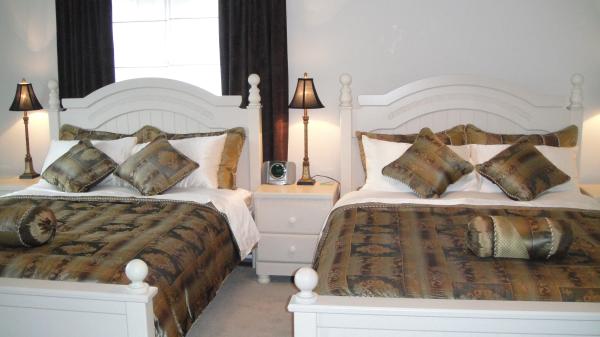 Large Bedroom with Two Queen Beds