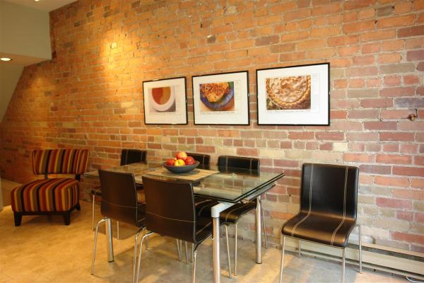 Spectacilar exposed brick wall in kitchen