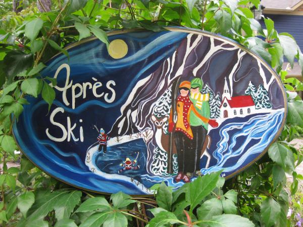 L'AprA¨s-Ski-Entrance Sign