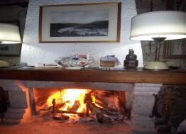 Quinta Do Loureiro Lounge fireplace