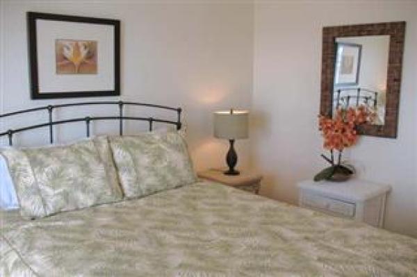 Capitola Dreamin' Master Bedroom with Queen Bed
