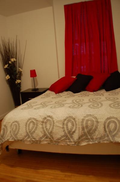 bedroom 3 with queen bed