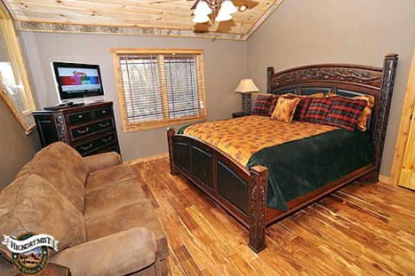 Master Bedroom with King Size bed and TV 