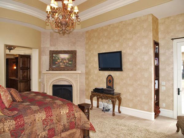 Grand Master Suite (view, fireplace, TV, balcony)